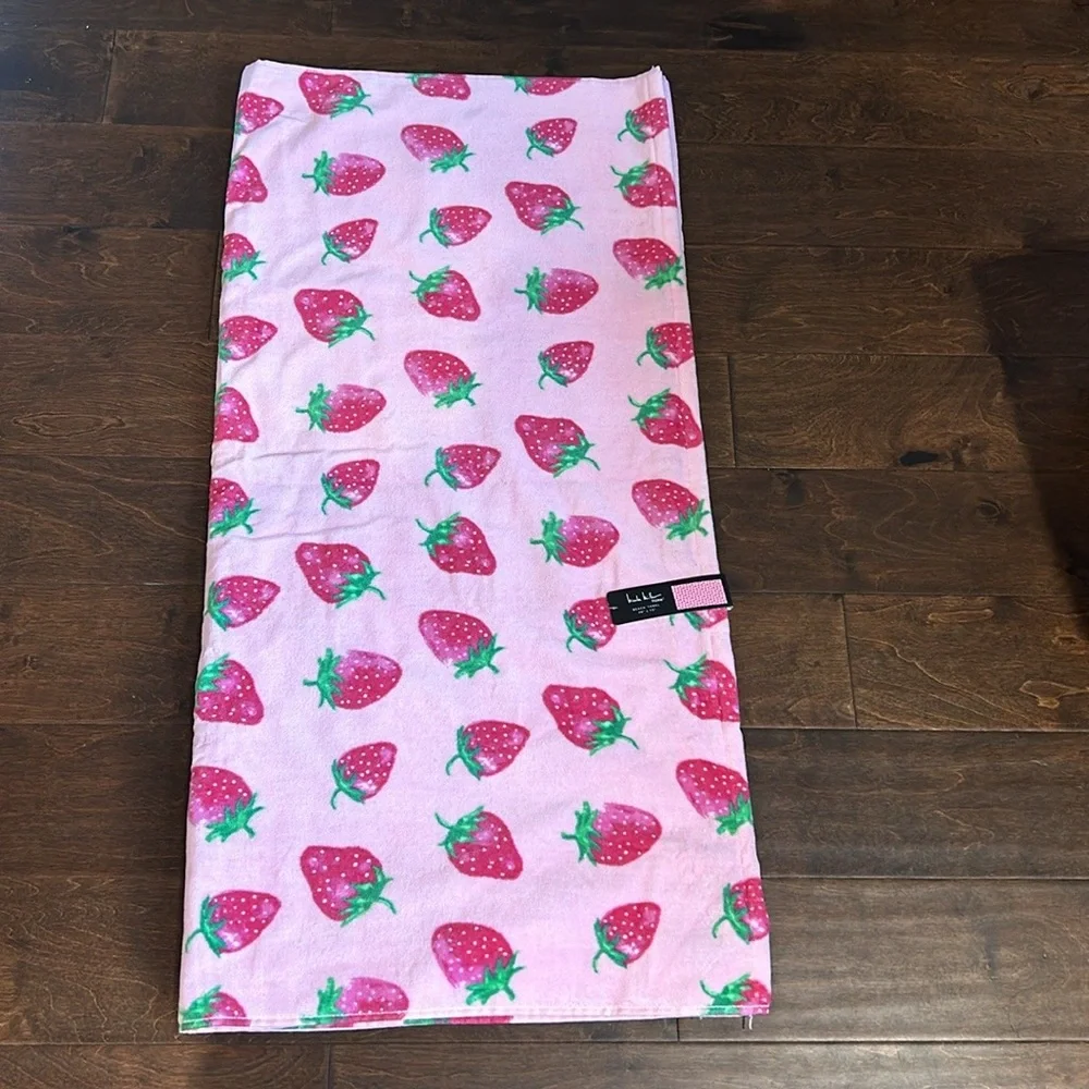 Nicole Miller Strawberry Print Towel 36”x70” Cotton New